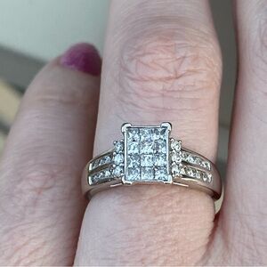 18kt White Gold Diamond Cluster Engagement Ring